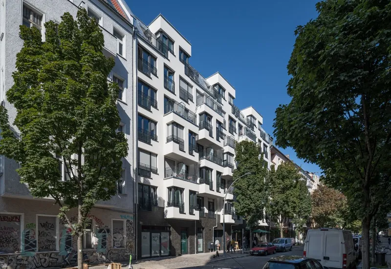 Hochwertig möbliertes Apartment mit optimaler Raumnutzung und Balkon in Top-Lage — photo 1
